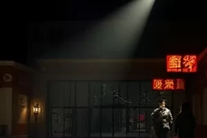 《拾光者手记》封面：书桌上摊开的旧相册与一台老式相机